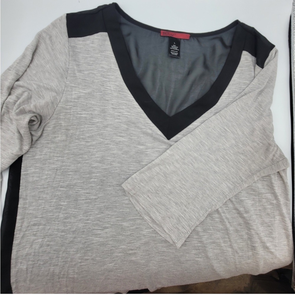 BKE Red Womens V-Neck Mixed Media Sheer Back Tunic Top Grey Black Large - Picture 2 of 5